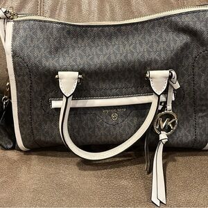 Michael Kors medium size satchel like new. does not have a shoulder strap.
